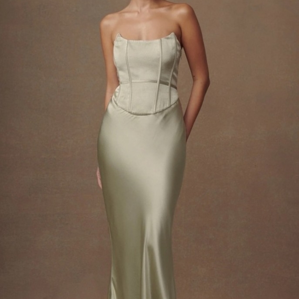 Elegant Strapless Satin Dress